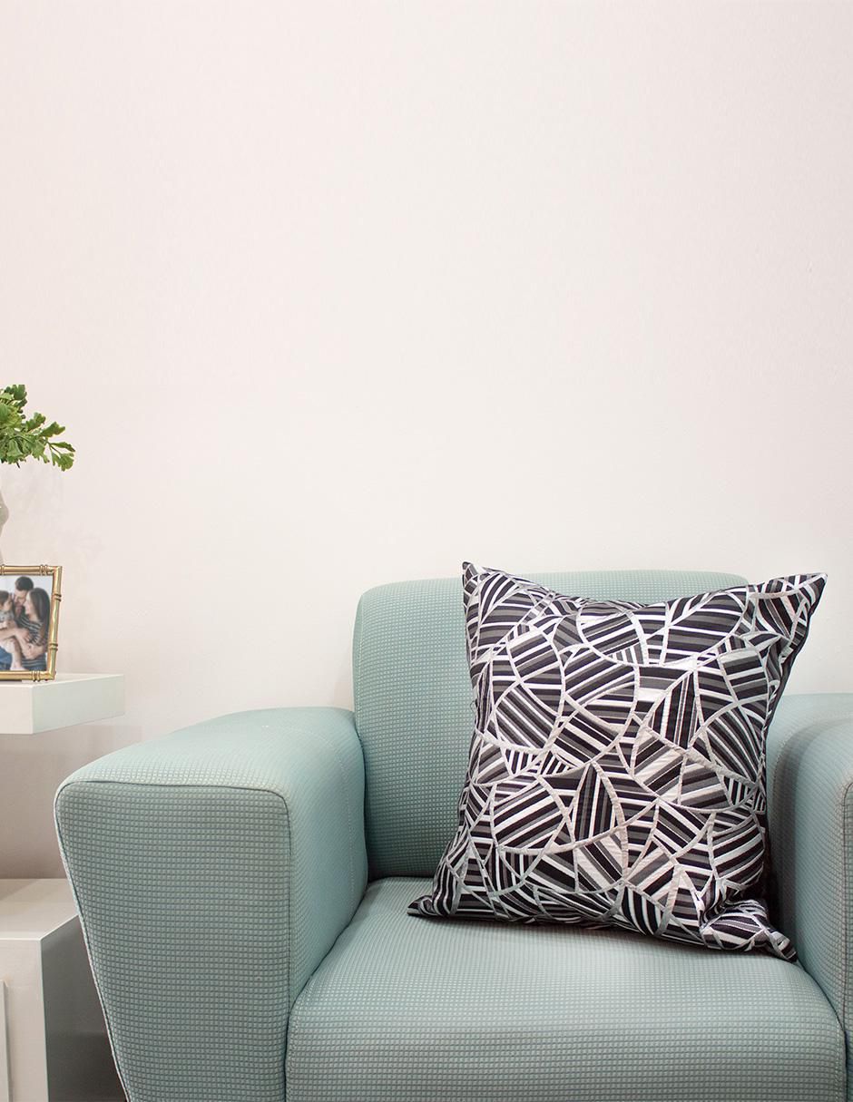 Cojín decorativo geométrico negro 2
