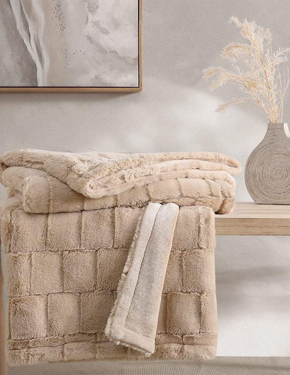 Frazada de tejido suave Stassie Faux Fur 2
