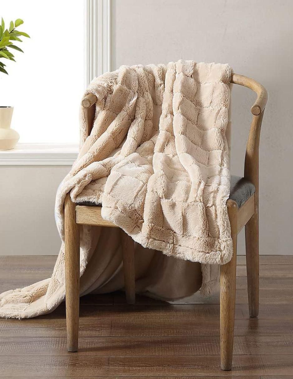 Frazada de tejido suave Stassie Faux Fur 3