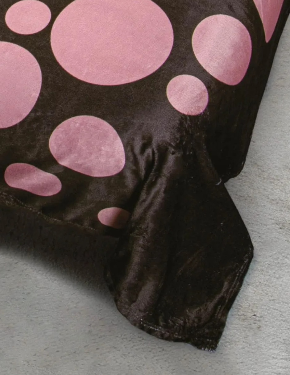 Cobertor minnie ligero minnie black dots estampado infantil